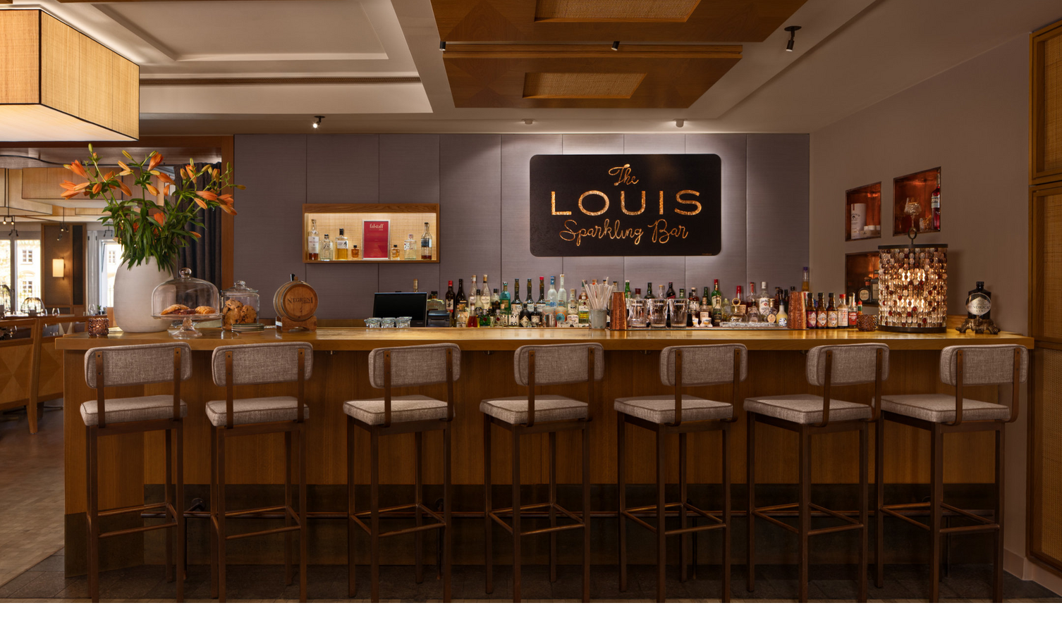The bar counter at the Sparkling Bar in the Hotel LOUIS.