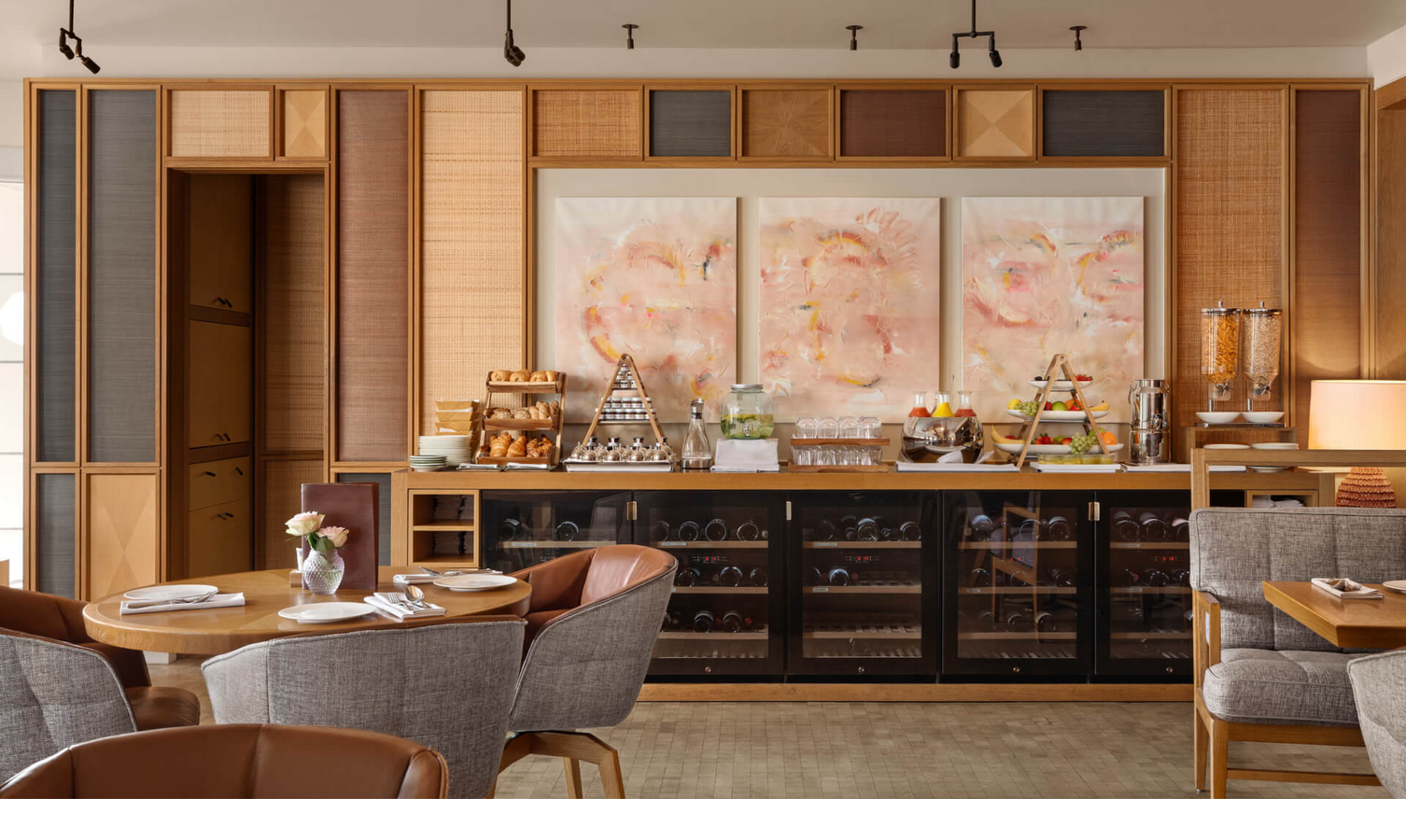 Breakfast room at the LOUIS Hotel München